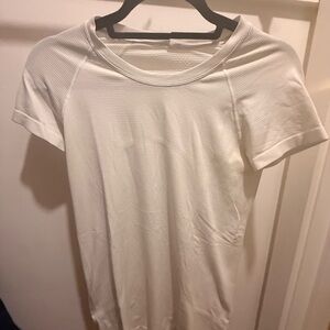 Lululemon Women’s Size 6 White Short Sleeve Hip Length Swiftly Top